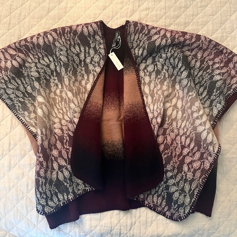 Anthropologie mixed print reversible poncho in wine, one size, NWT ♥️🤎💛